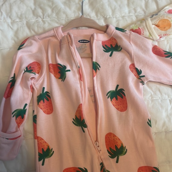 NEW! OLd Navy Footie Pajamas - Assorted Berries 2 pk - Picture 4 of 4